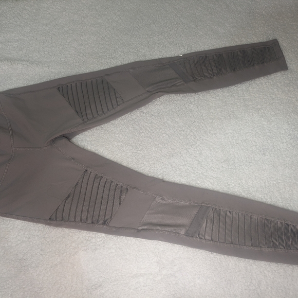 Alo Leggings size small - Picture 2 of 5
